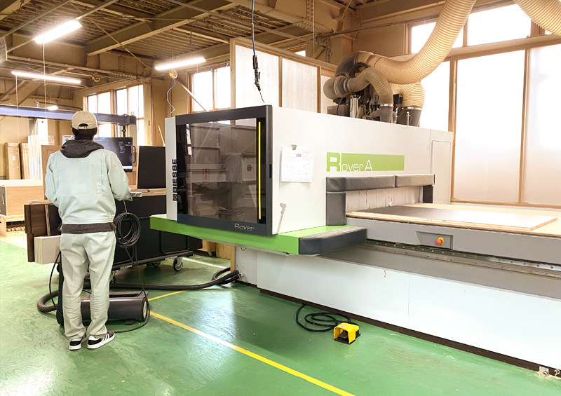 5軸NC加工機（フラットテーブル型）